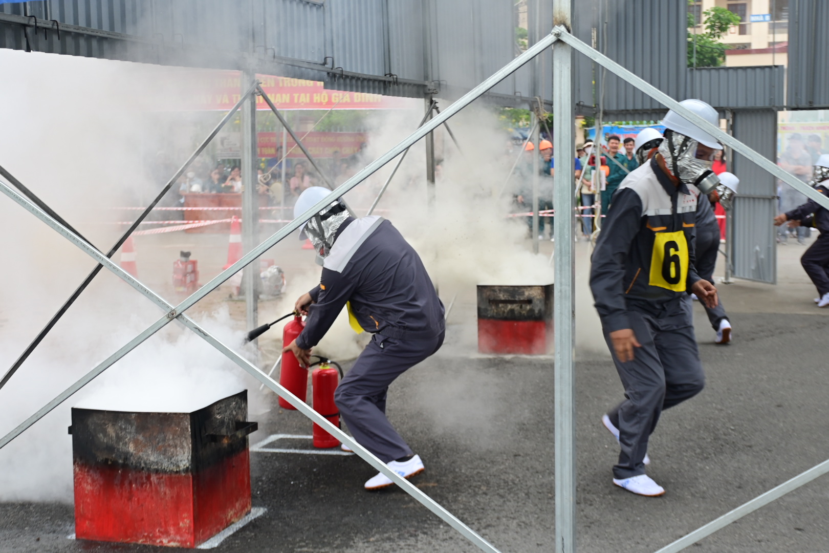 Sôi nổi Hội thi nghiệp vụ chữa cháy và cứu nạn, cứu hộ “Tổ liên gia an toàn phòng cháy, chữa cháy” huyện Thuỷ Nguyên năm 2024 - cụm thi số 4